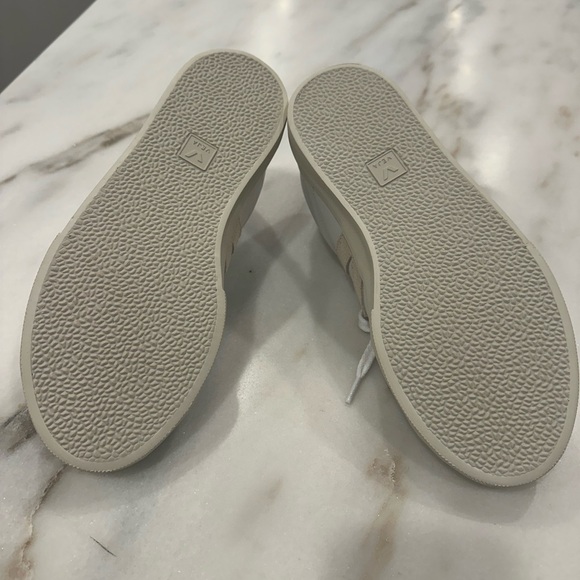 New never worn Veja sneakers - Picture 4 of 6
